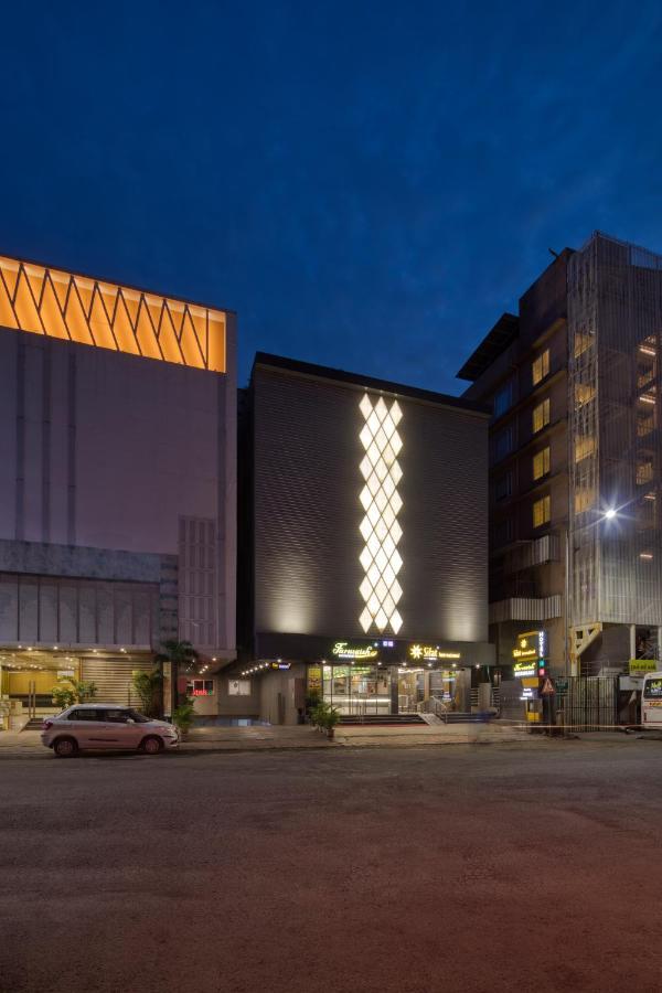 Hotel Sifat International Súrat Exteriér fotografie
