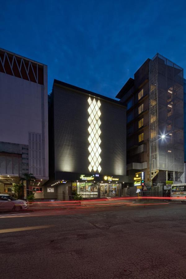 Hotel Sifat International Súrat Exteriér fotografie