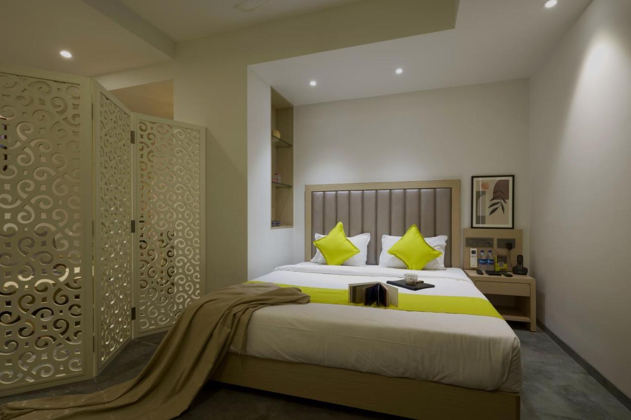 Hotel Sifat International Súrat Exteriér fotografie