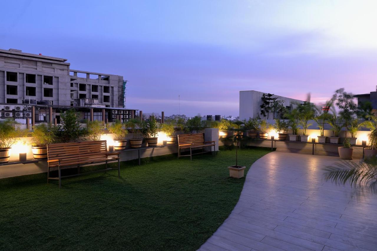 Hotel Sifat International Súrat Exteriér fotografie