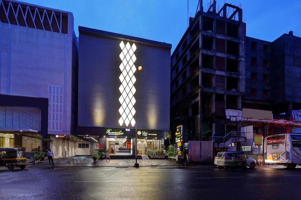 Hotel Sifat International Súrat Exteriér fotografie