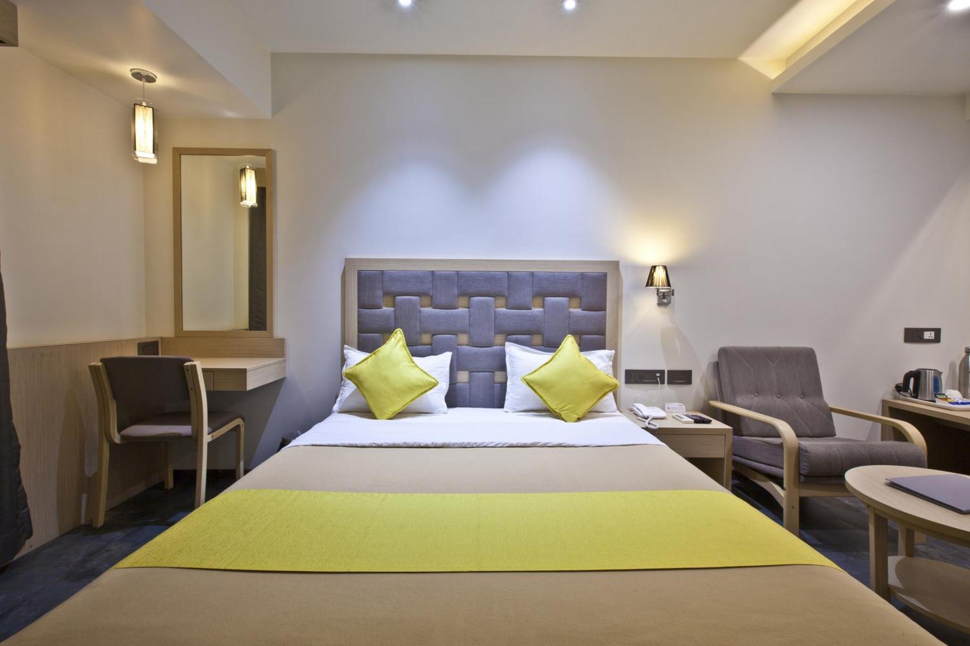 Hotel Sifat International Súrat Exteriér fotografie
